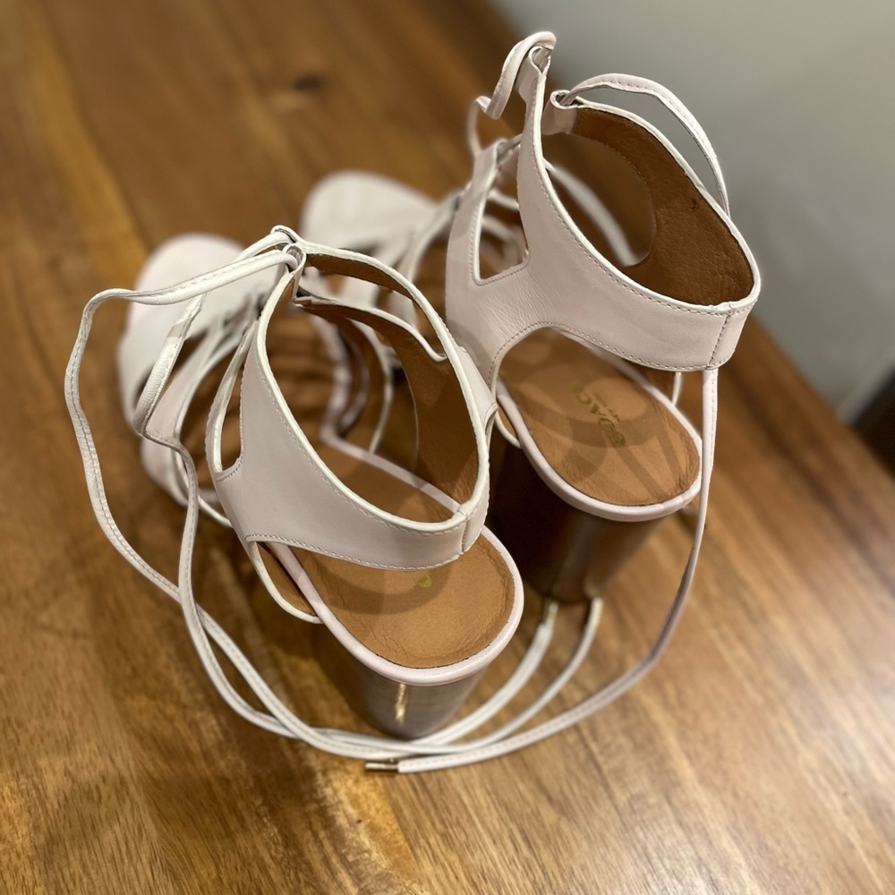 NWT Coach Larissa Heeled Sandals size 9.5 in white/ cream - Picture 8 of 10